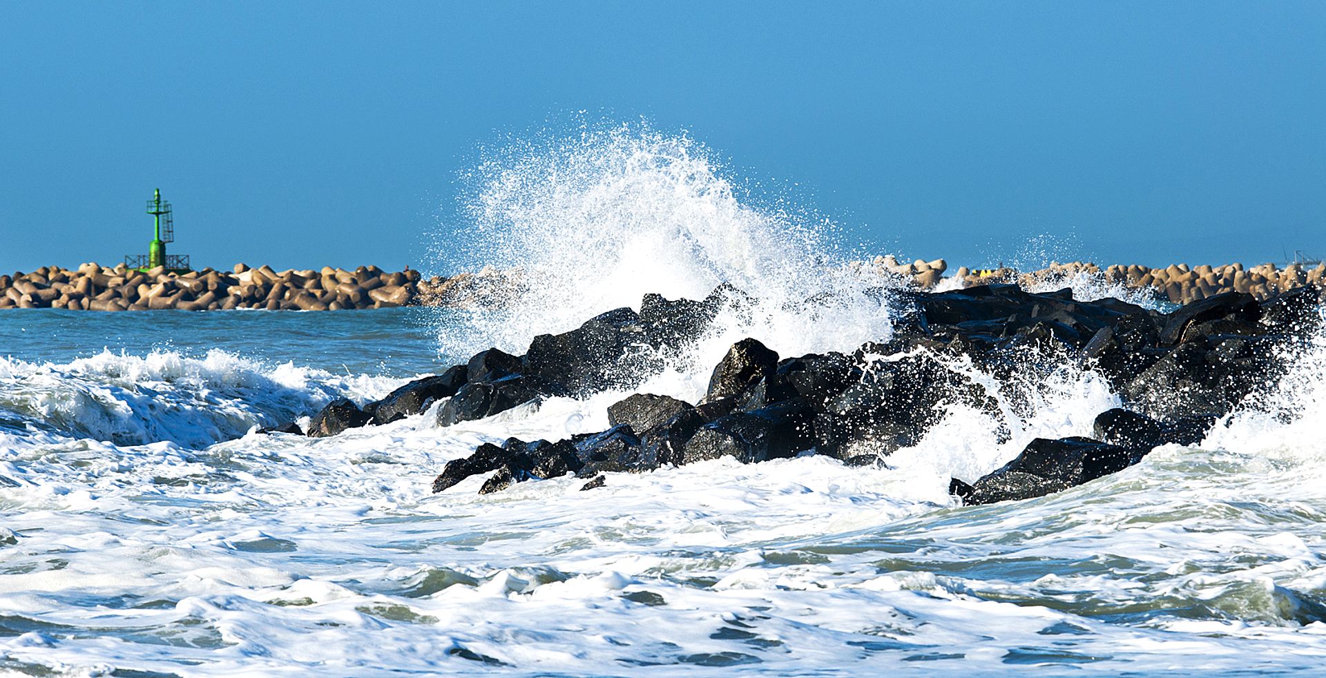Waves on the rocks